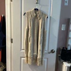 Chico’s tan long sleeveless sweater size 2 it’s a 14 in Chico size excellent con